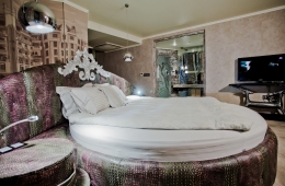 Studio Round Bad Royal Castle (5)